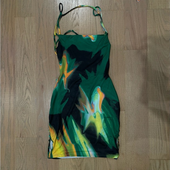 Dresses & Skirts - Green patterned dress